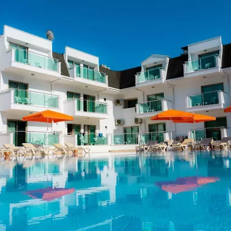 Omorfi Garden Hotel 4*